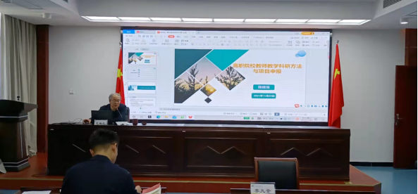 陈校长作报告.png 陈校长作报告.png